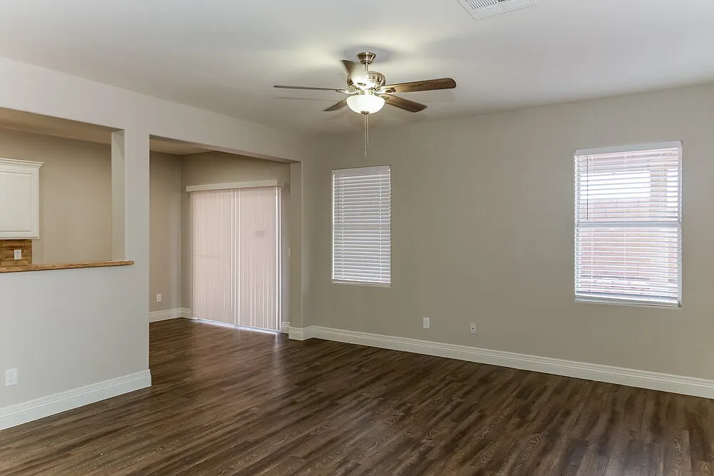 3 bed, 2.5 bath, 1510 sqft, $2,120 — Photo 4