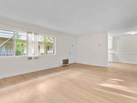 4th image of 3125 W Adams Blvd #3