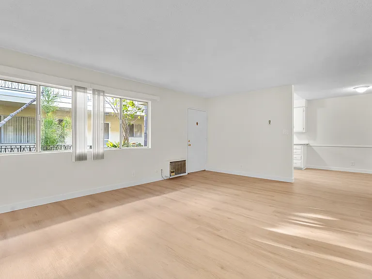 3125 W Adams Blvd #3 — Photo 4