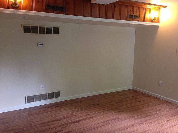 4th image of 501 Old Fairmont Pike