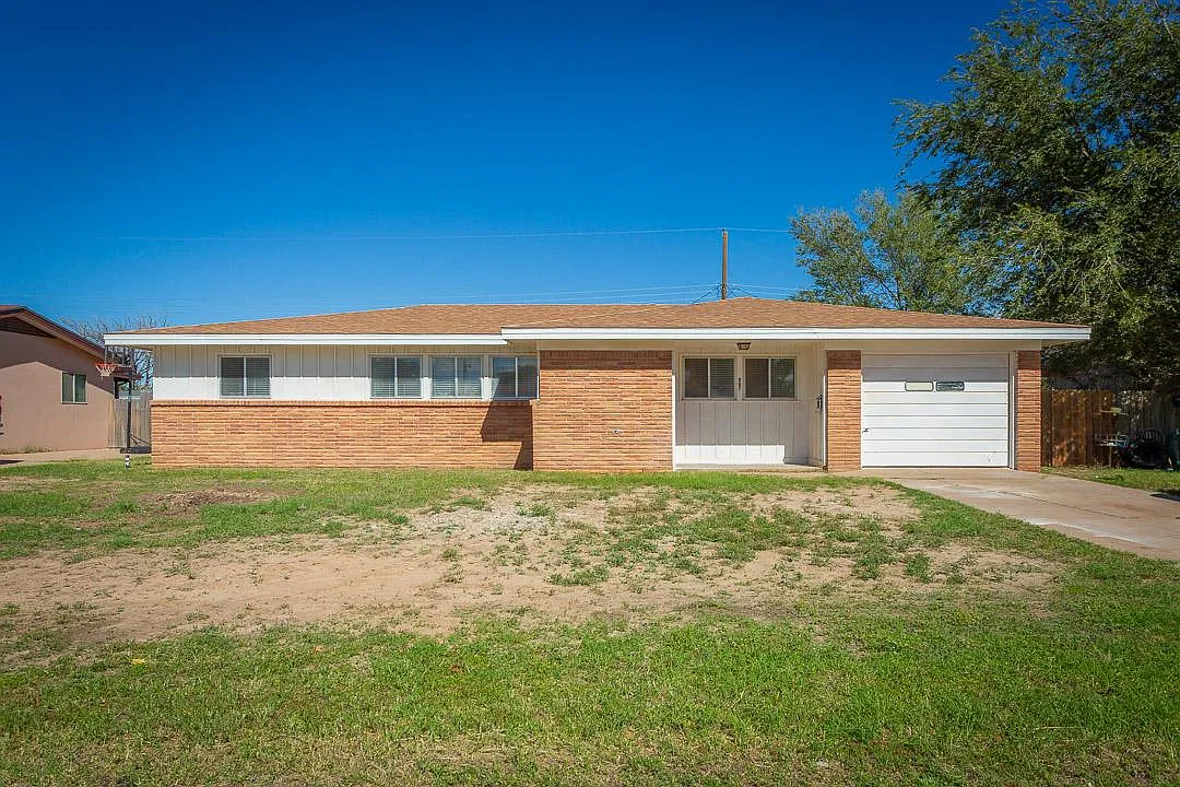 807 W Hervey Dr — Photo 1