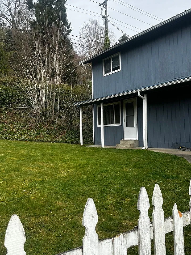 1221 Maple Avenue — Photo 1