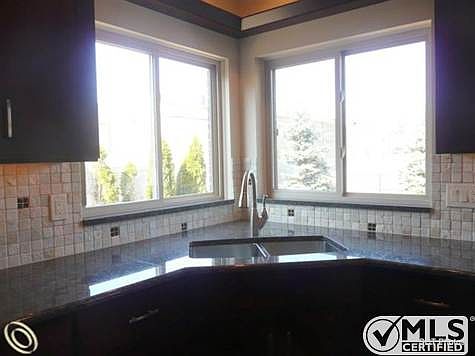 CC3162 Corner Sink with Windows