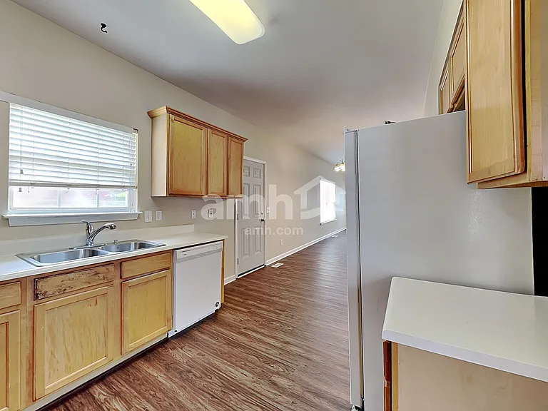 1209 Bending Creek Dr — Photo 4
