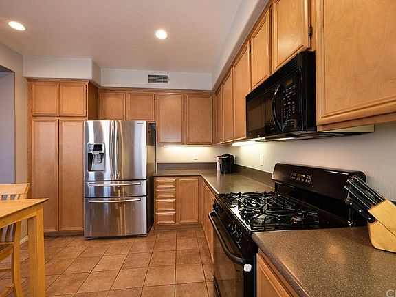 4th image of 28 Dietes Ct