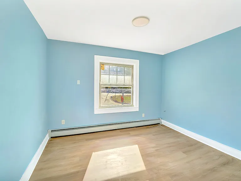 341 Lincoln St — Photo 9