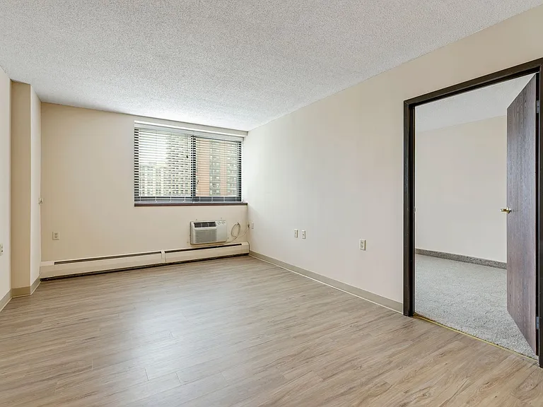 Rivergate Apartments — Photo 67