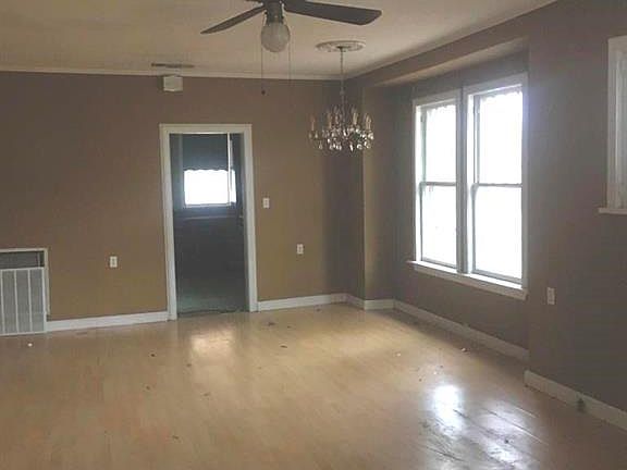 3rd image of 135 NE 5th Ave