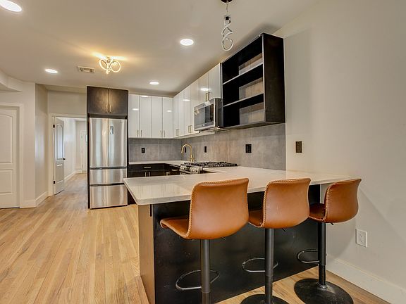 3rd image of 623 38th St #1