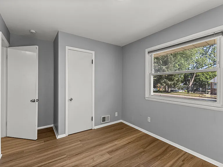 22312 Madison St — Photo 11