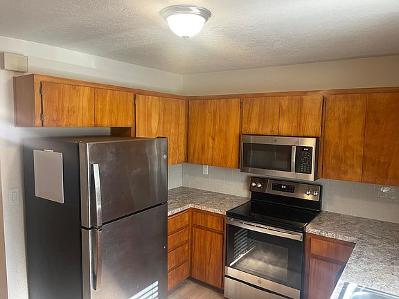 2nd image of 158 Dubois Ave