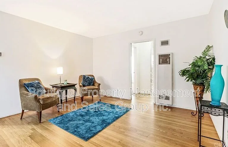 1023 E 1st St #5 — Photo 4
