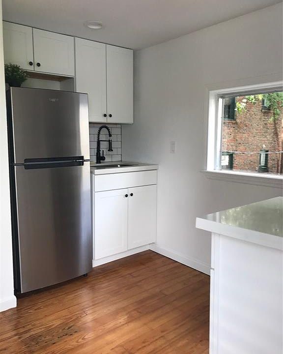 1st image of 1525 1/2 Welch St
