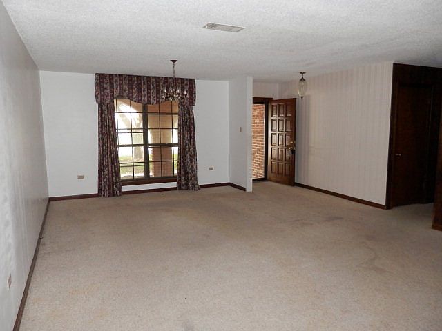 2nd image of 107 Rosedown St