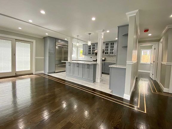 5th image of 137 Greenway E