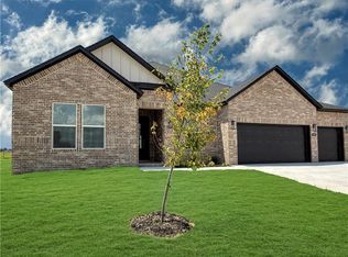 569 Chalynn St, Springdale, AR 72762