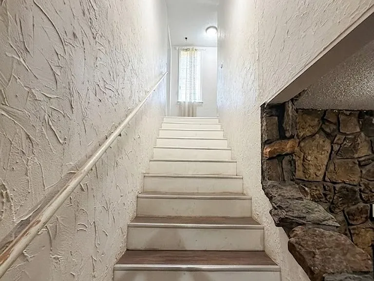 1502 Rolling Hills Dr — Photo 14