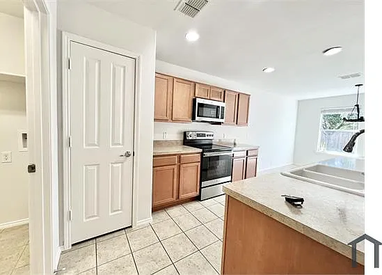 903 Mazatlan Ct — Photo 5