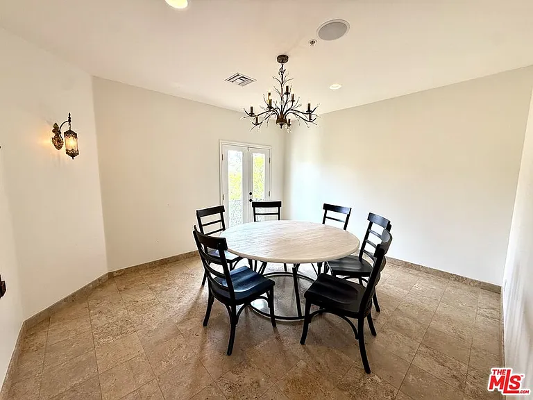 10827 Pacific View Dr — Photo 25