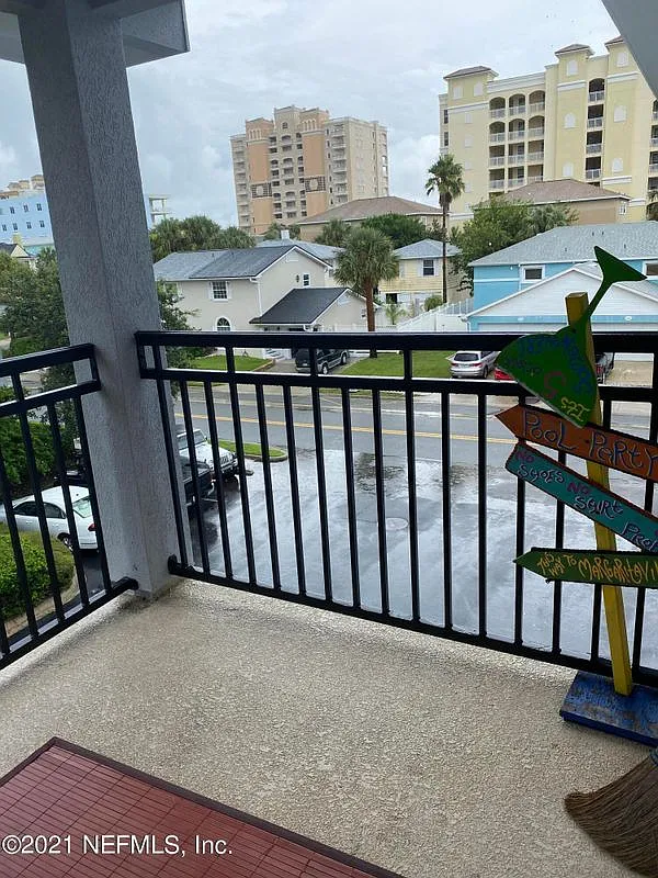 2 bed, 2.0 bath, 784 sqft, $2,100 — Photo 1