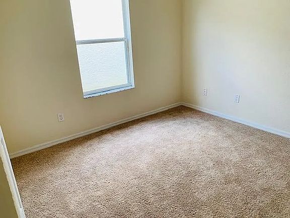 3rd image of 12292 NE 50th Ct