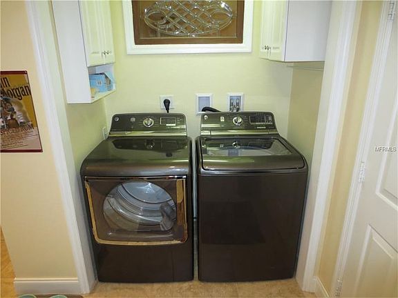 5th image of 933 Berkley Ct N