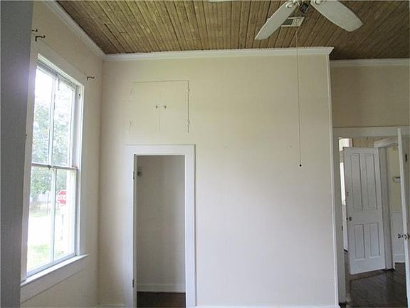 4th image of 554 Maine Ave