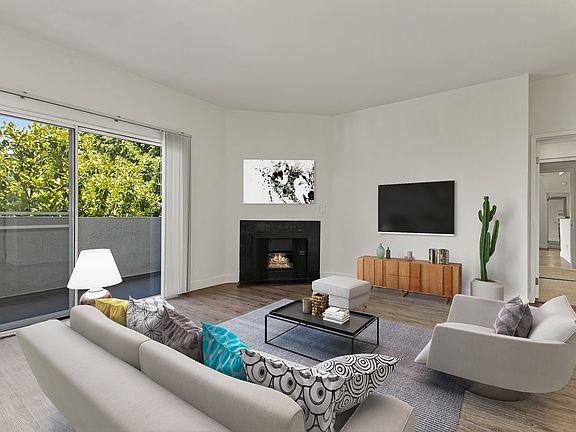 4th image of 2104 N Cahuenga Blvd #306
