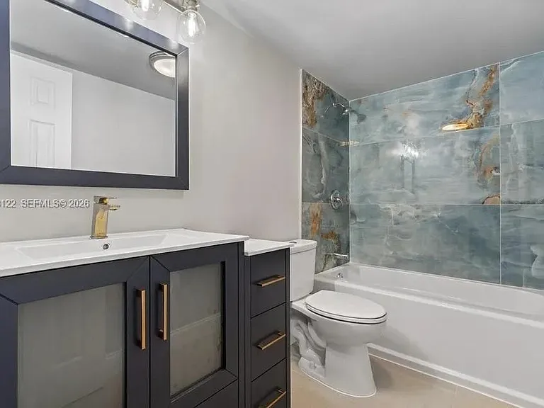1400 NE 54th St #102 — Photo 18