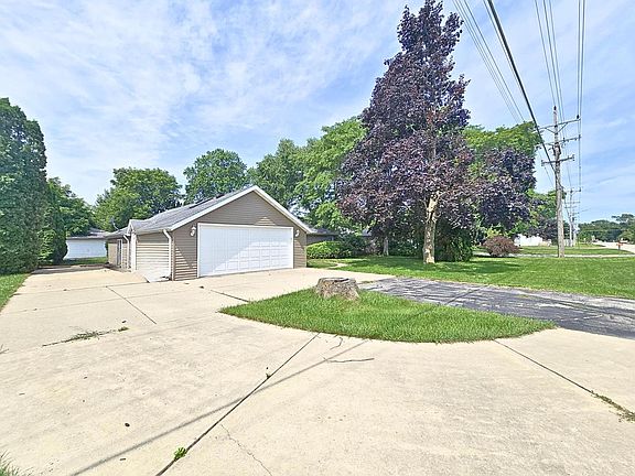 4th image of 4844 Erie STREET