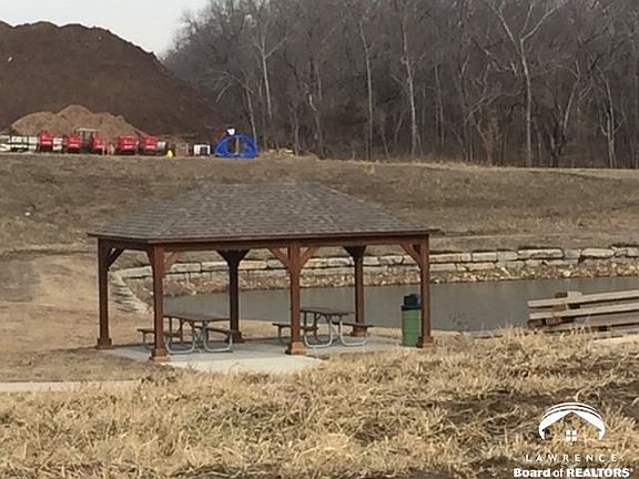 3rd image of 404 Fort Laramie Dr