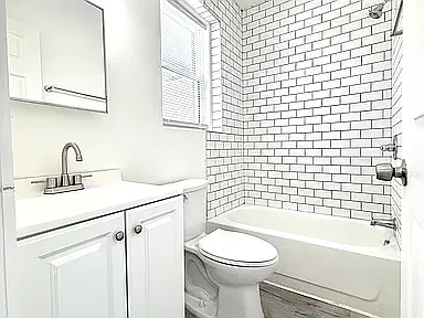 2127 Williams Ave #4 — Photo 8