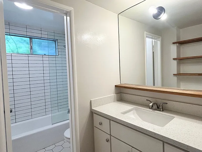 370 Obispo Ave Long Beach, CA 90814 — Photo 14