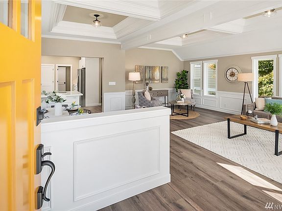 Entryway to large living/dining area