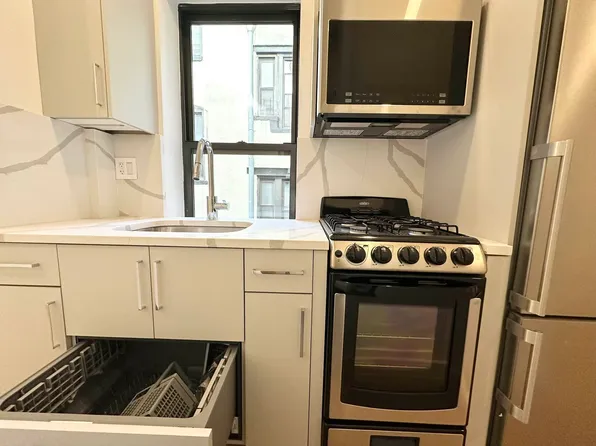 200 Mott Street image 5 of 11