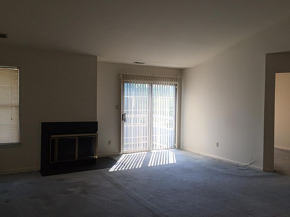 Living Room - door to balcony