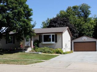 784 41st Ave NW, Rochester, MN 55901