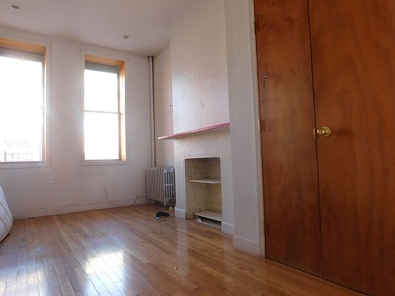 3rd image of 583 Wilson Ave