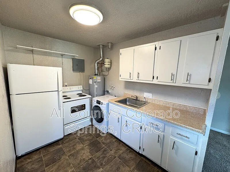 2 bed, 1.0 bath, 576 sqft, $1,195 — Photo 4