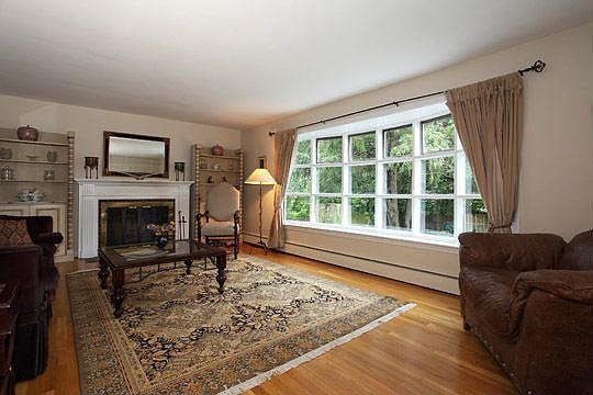 2nd image of 14 Lawrence Ct