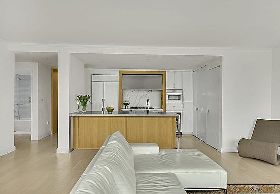 4th image of 212 Warren St APT 3G