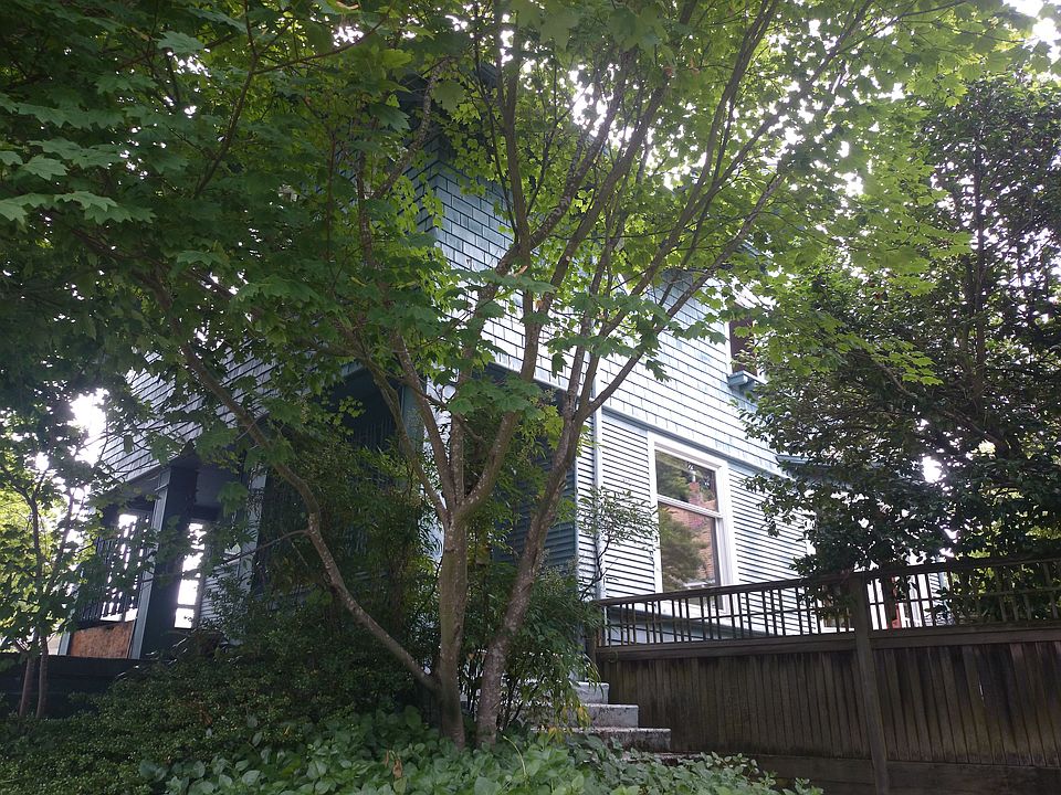 2nd image of 3212 E Cherry St