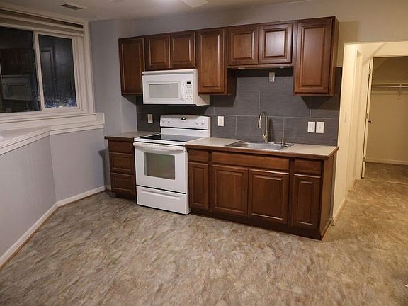 5th image of 1152 Main St Suite 3