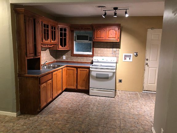 3rd image of 3904 Stanley Ave