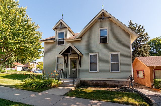 1st image of 215 Walnut Ave #1