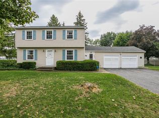 93 Wheatfield Dr, Rochester, NY 14616