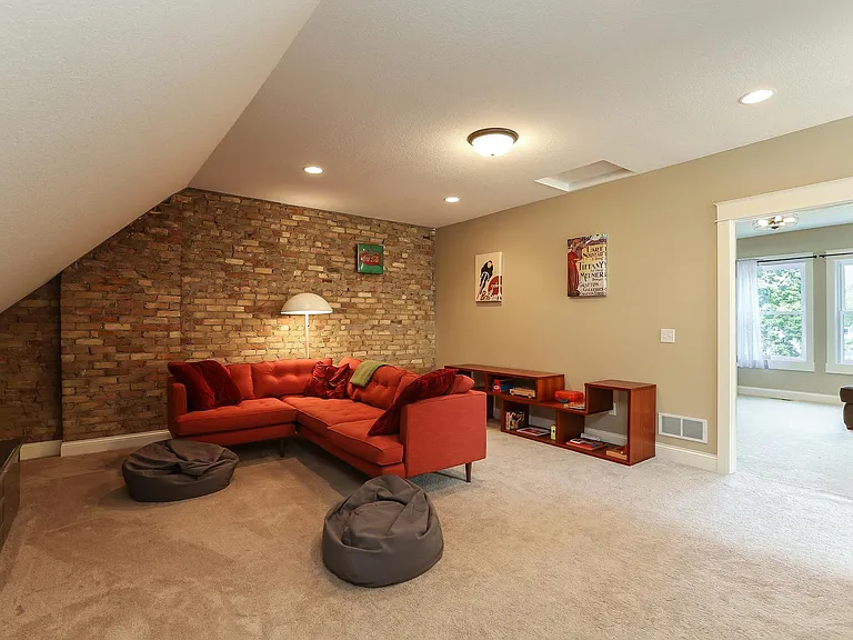890 Goodrich Ave — Photo 19