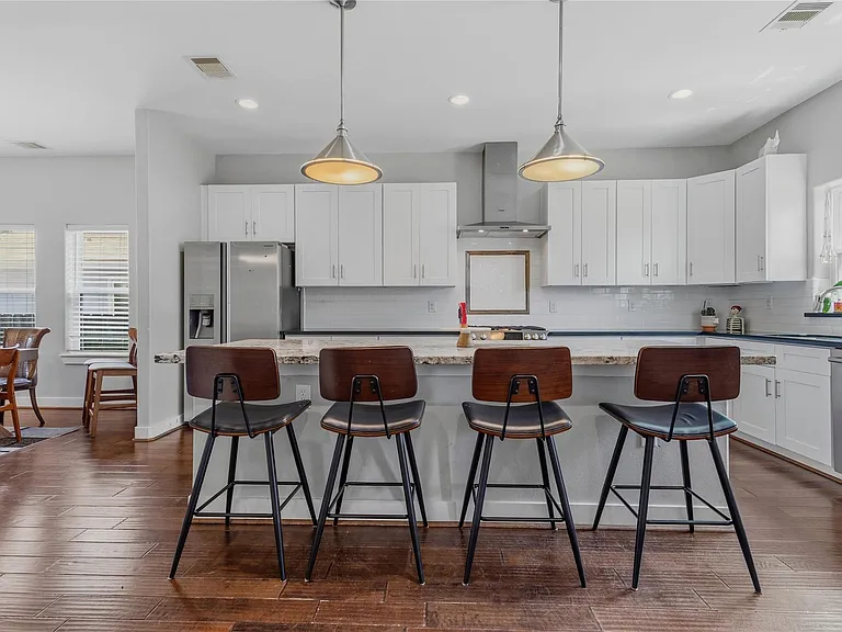 704 Vincent St — Photo 22