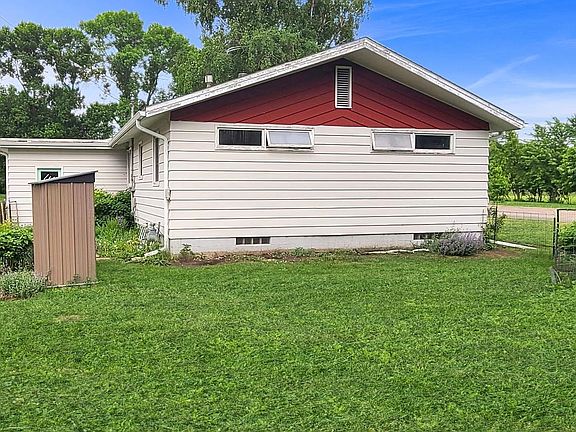 4th image of 400 Cottage Ave