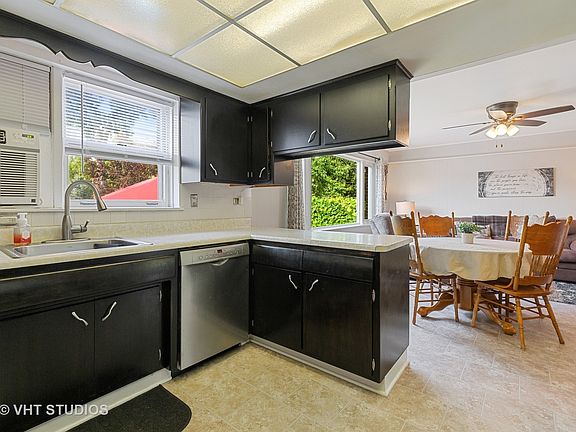 5th image of 6232 W Belle Plaine Ave